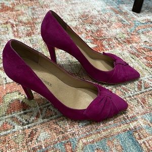 Fuchsia suede heels with bow detail